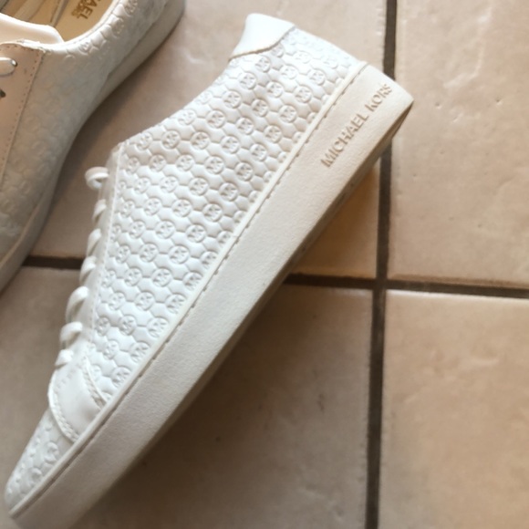 Michael Kors white tennis shoes Size 9m🌸 - Picture 2 of 6